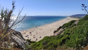 día-soleado-en-la-playa